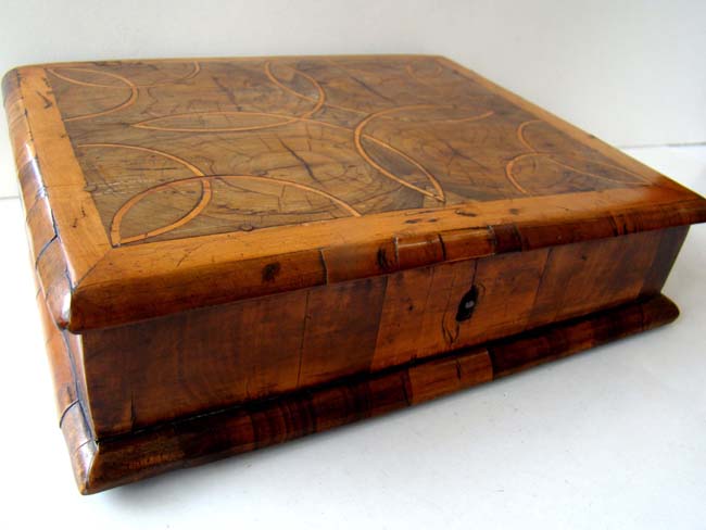 A William and Mary period Walnut Lace Box circa 1690 — image 4